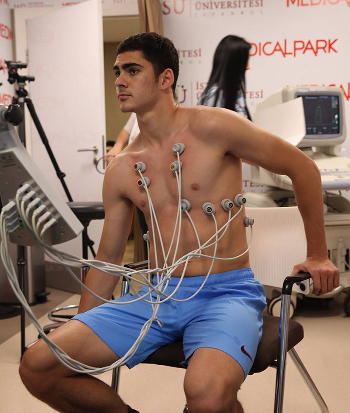 Azərbaycanlı futbolçu rəsmən Türkiyə klubunda - FOTOLAR Azərbaycanlı futbolçu rəsmən Türkiyə klubunda - FOTOLAR